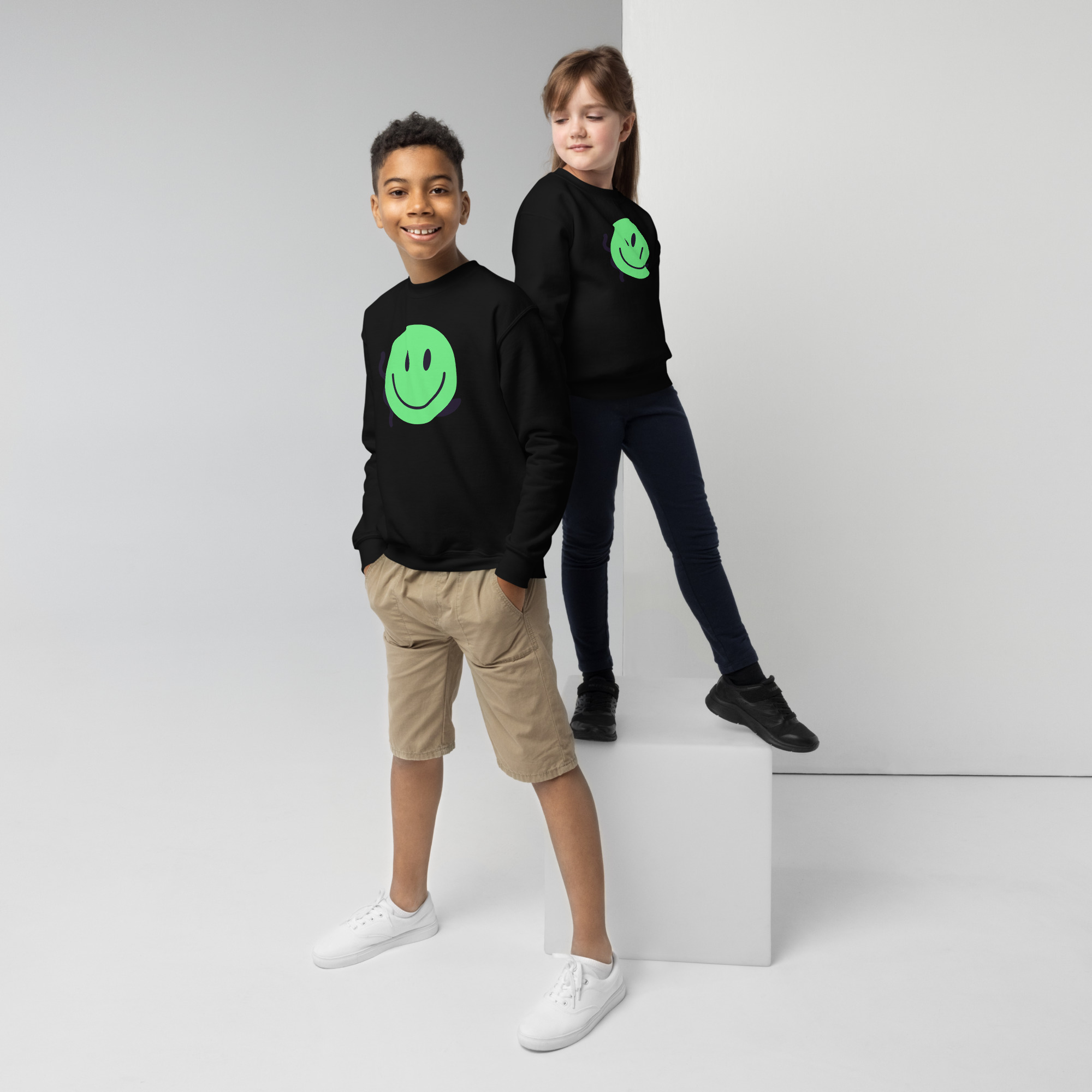 Youth crewneck sweatshirt "Happy Vibe" - Image 9